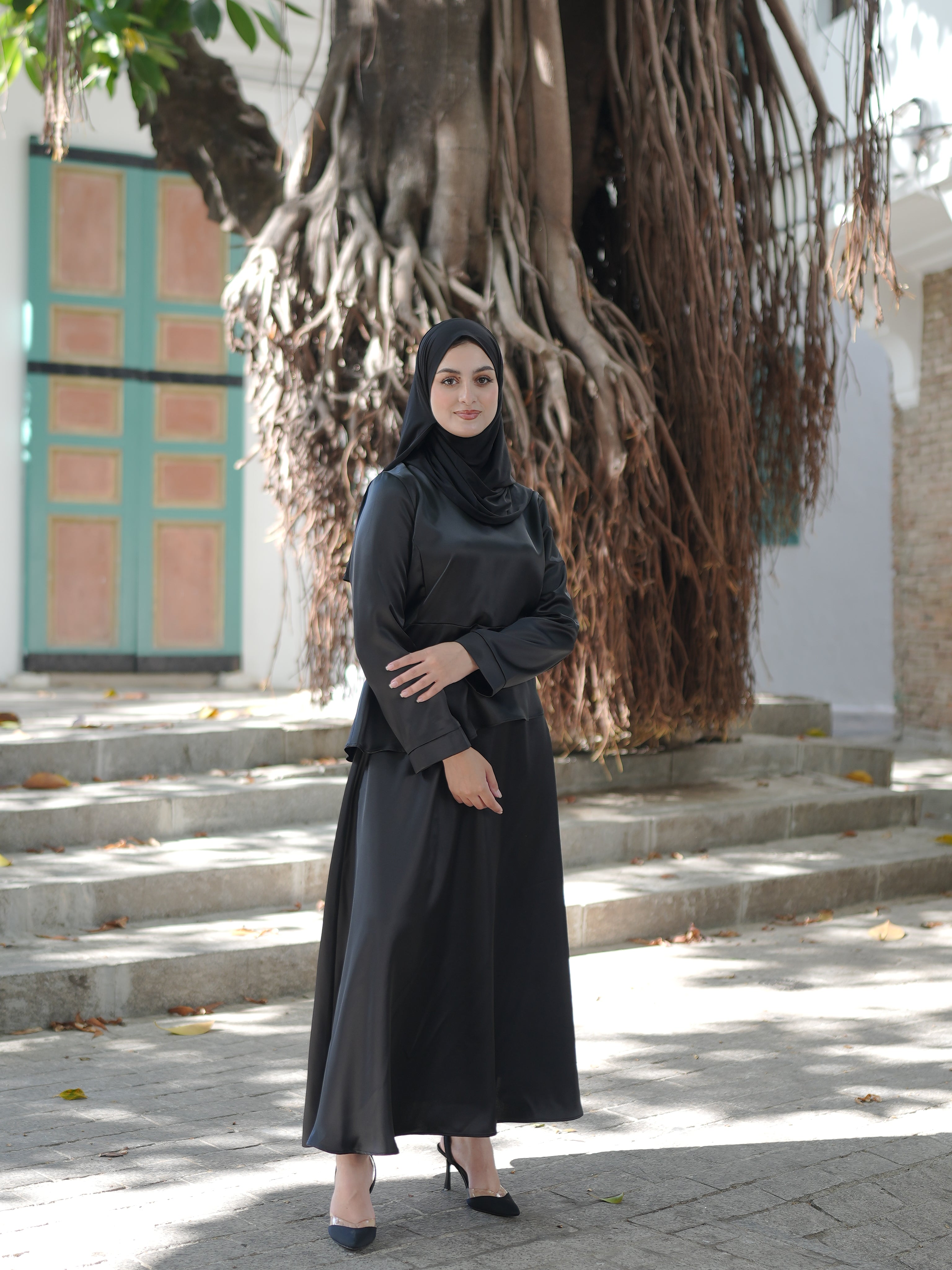 طقم ساتان أسود