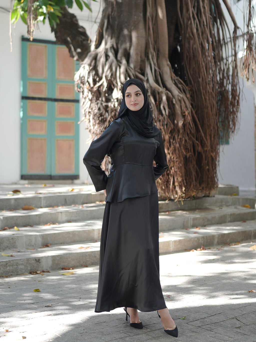 طقم ساتان أسود