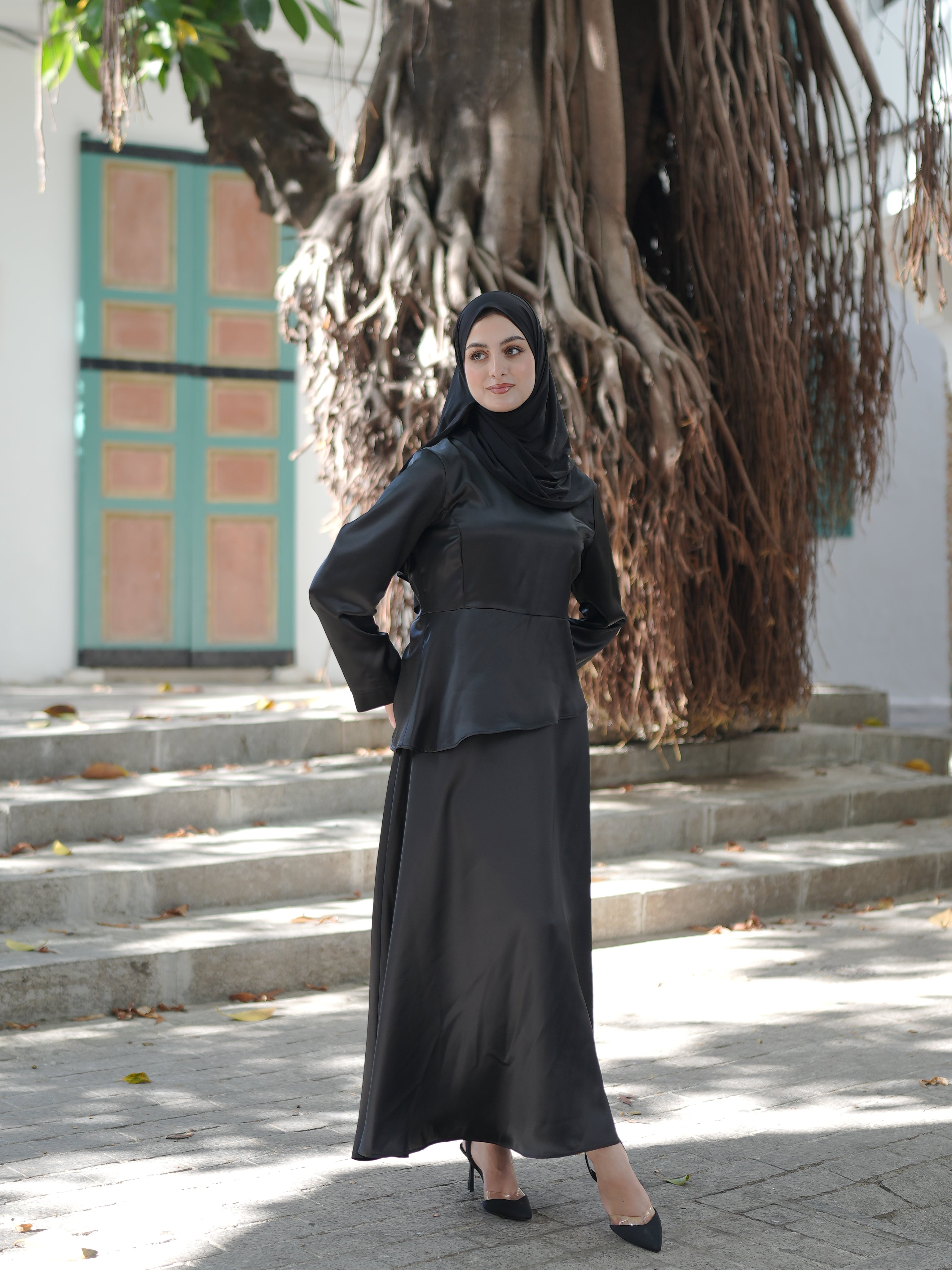 طقم ساتان أسود