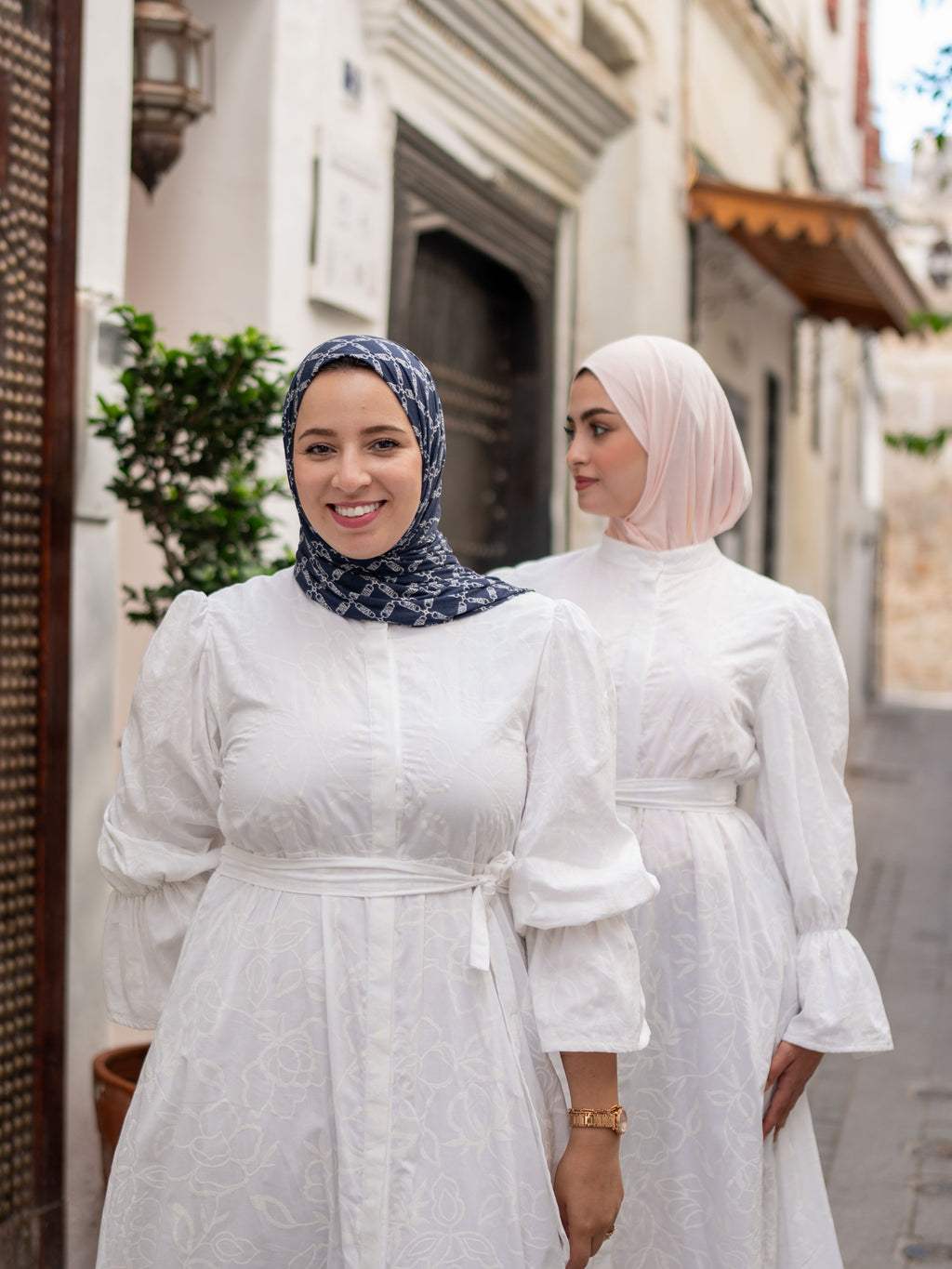 فستان أبيض طويل - أكمام منفوخة