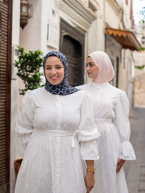 فستان أبيض طويل - أكمام منفوخة